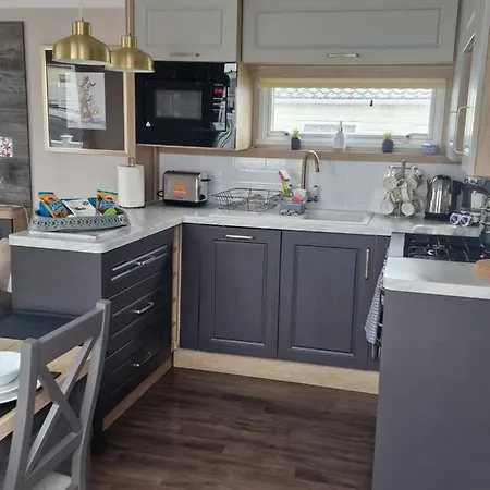 8 Birth Static Caravan Gristhorpe