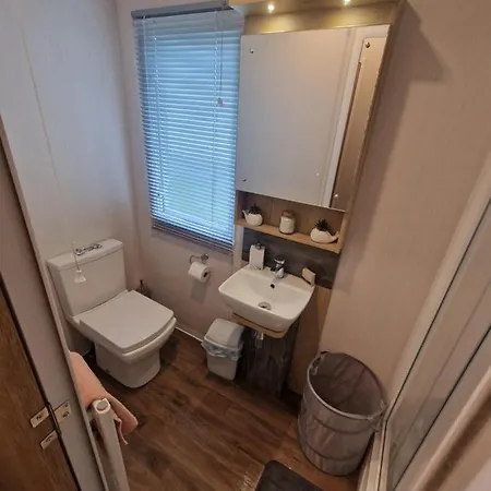 8 Birth Static Caravan Gristhorpe